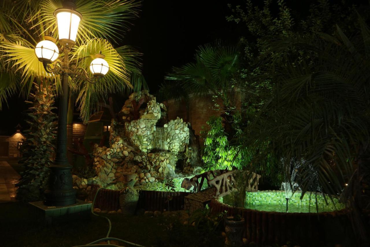 Hotel Mann The Palm Retreat Lakhnaú Exteriér fotografie
